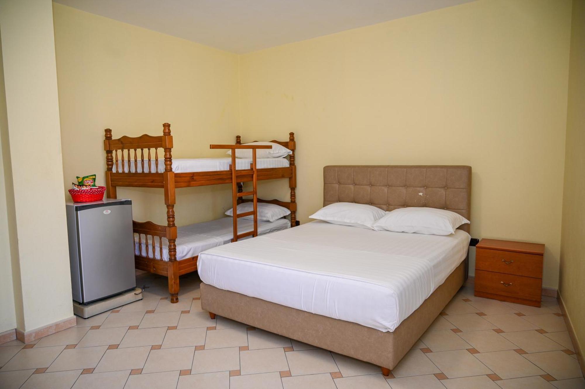 Hotel Vila Emes Durrës Kültér fotó