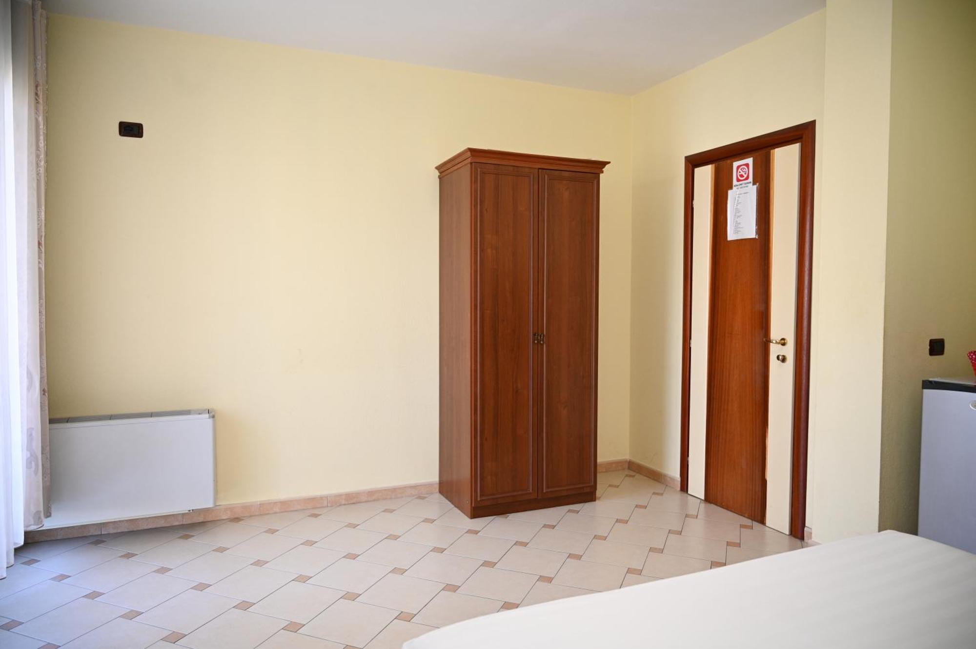 Hotel Vila Emes Durrës Szoba fotó