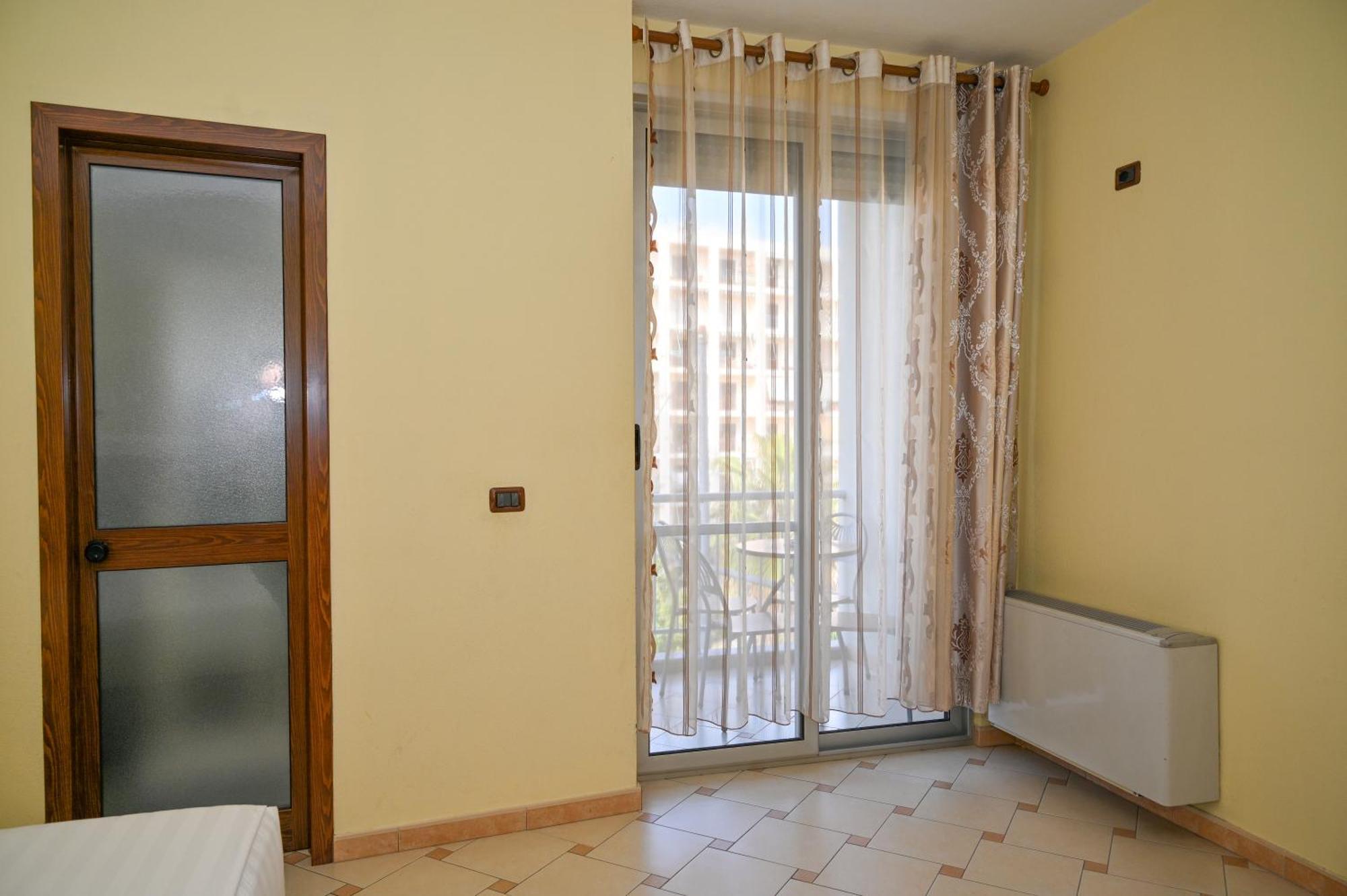 Hotel Vila Emes Durrës Szoba fotó