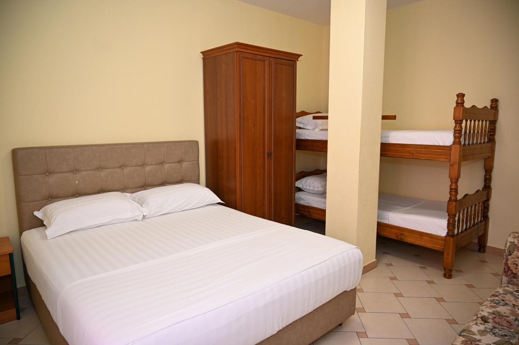 Hotel Vila Emes Durrës Kültér fotó