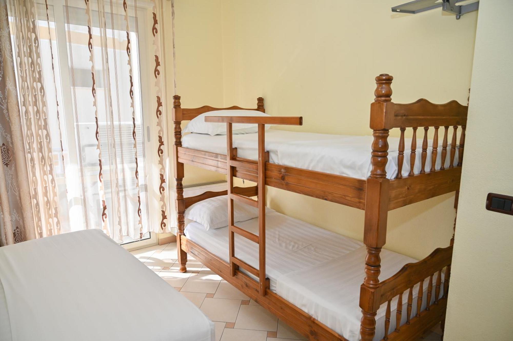 Hotel Vila Emes Durrës Szoba fotó