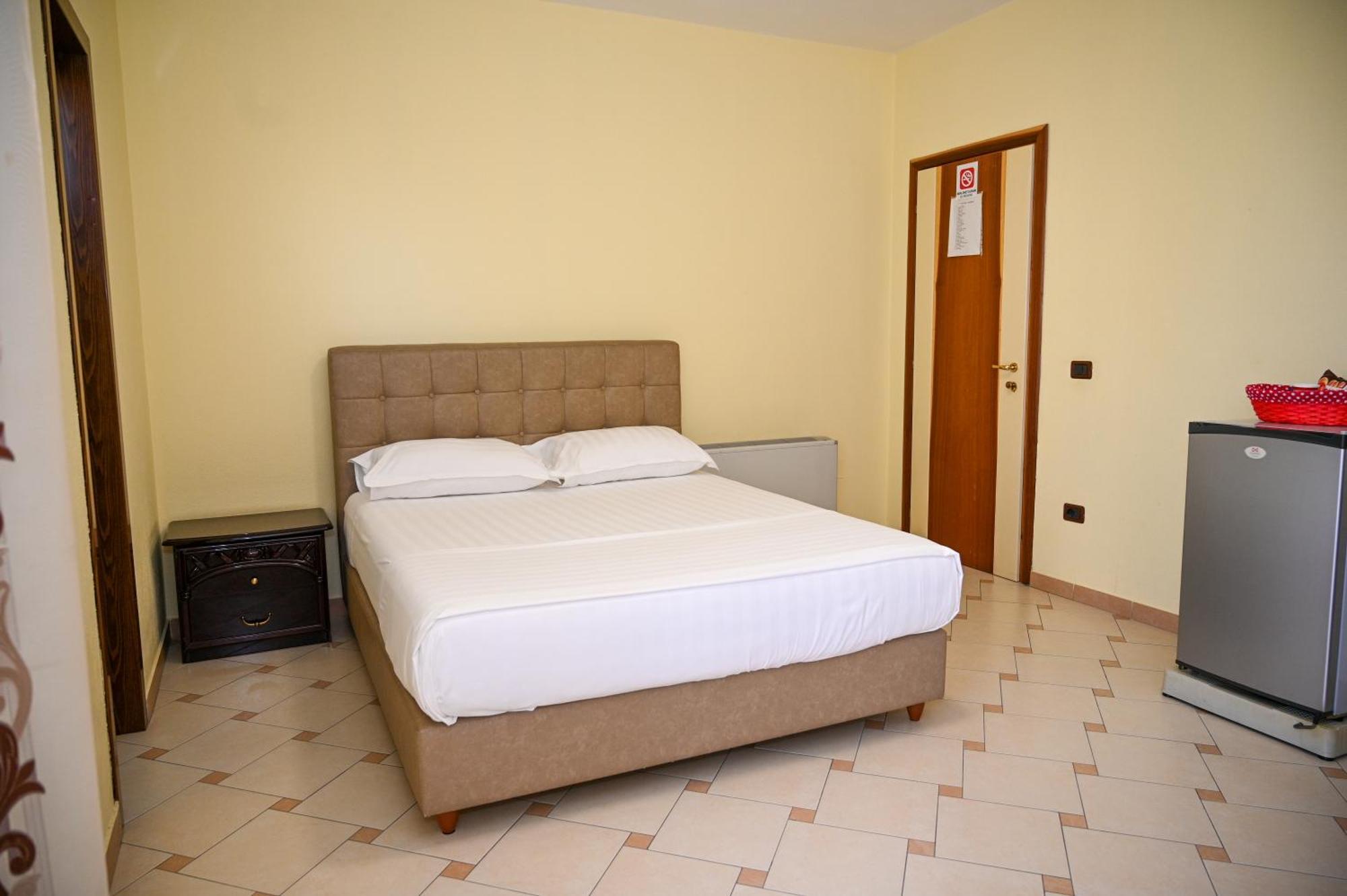 Hotel Vila Emes Durrës Kültér fotó