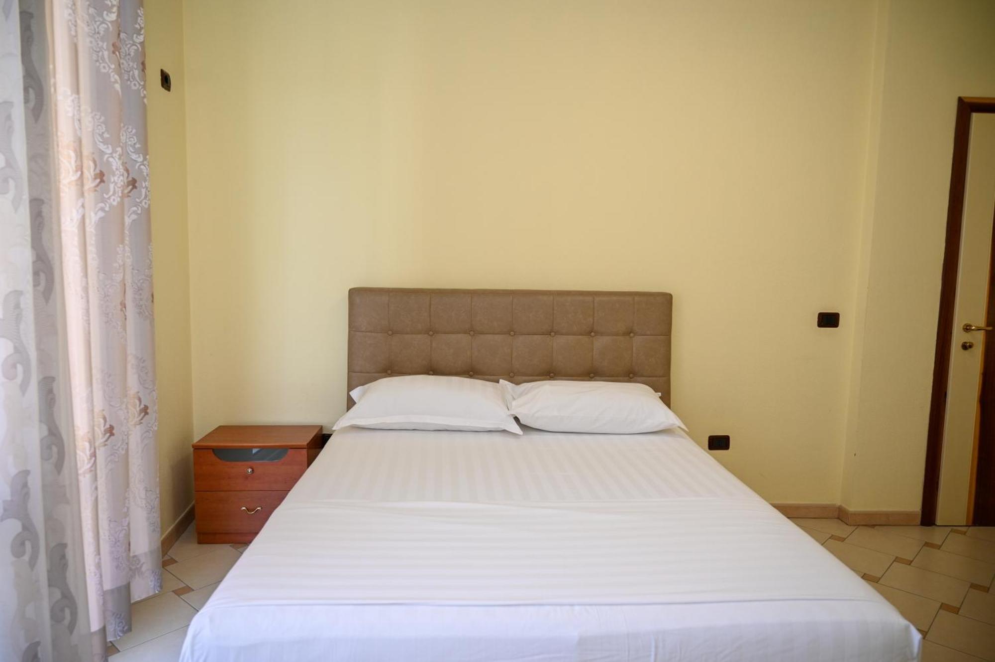 Hotel Vila Emes Durrës Szoba fotó