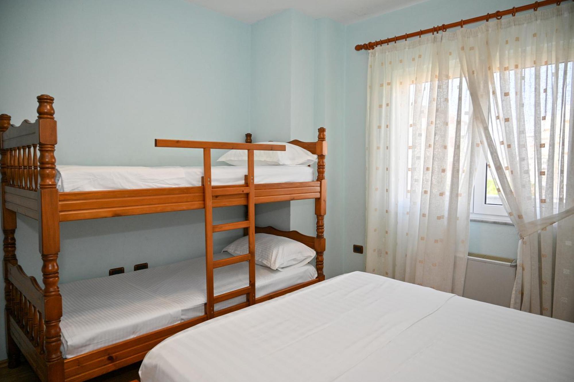 Hotel Vila Emes Durrës Szoba fotó