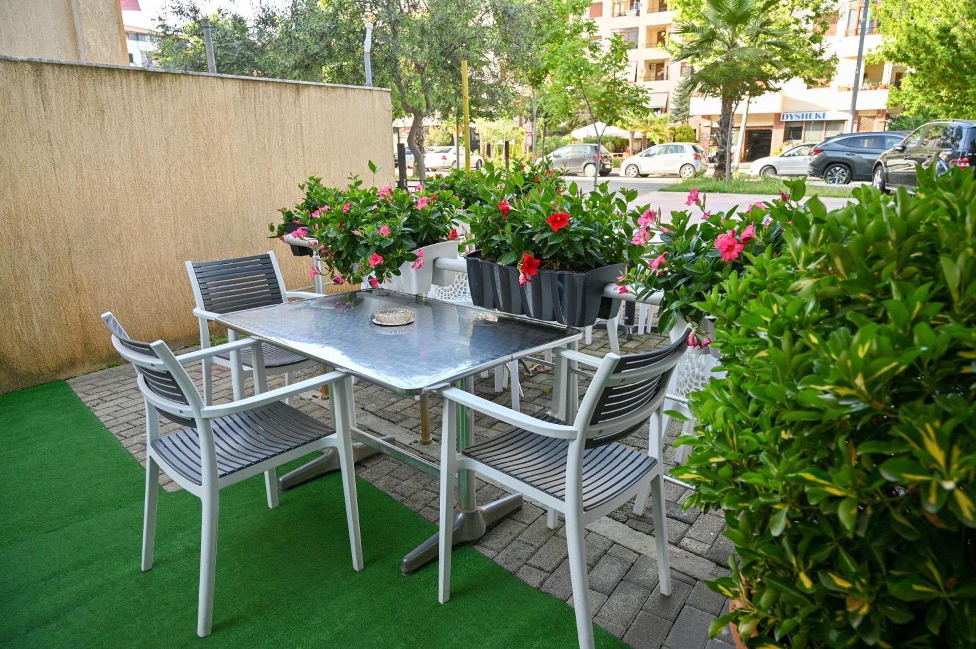 Hotel Vila Emes Durrës Kültér fotó